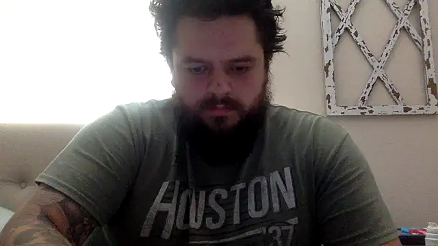 Snapshot of BeginnersLuck111 chatting on April 8, 5:02 pm BeginnersLuck111 online show from April 8, 5:02 pm