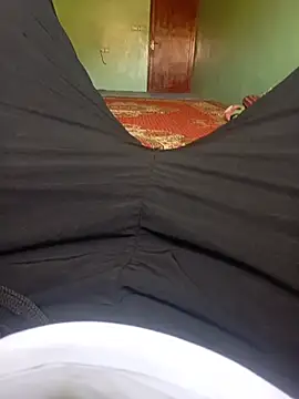 Snapshot of boy_arabe_20 chatting on May 28, 12:24 pm boy arabe 20 online show from May 28, 12:24 pm