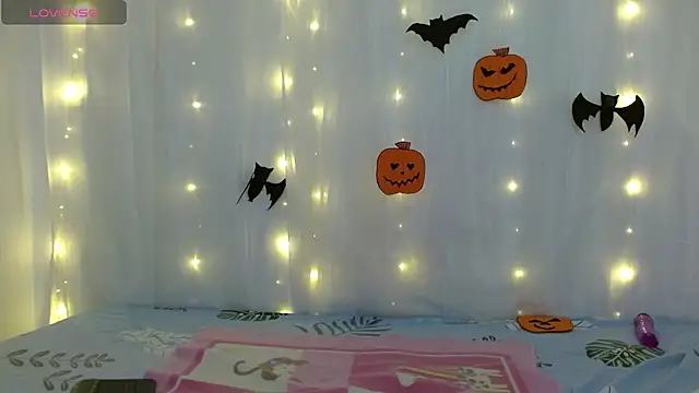 Snapshot of NoraParkeer chatting on October 9, 7:01 pm NoraParkeer online show from October 9, 7:01 pm