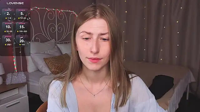 Snapshot of VesperaCeleste chatting on October 3, 5:48 am VesperaCeleste online show from October 3, 5:48 am