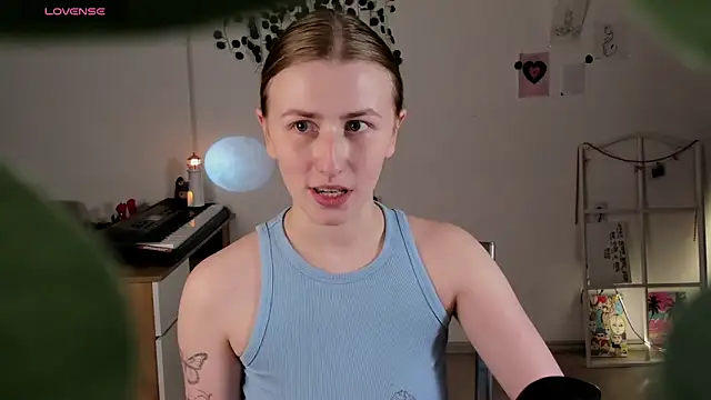 VesperaCeleste online show from March 1, 12:40 pm