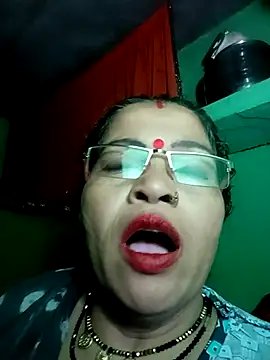 Manavi x online show from October 6, 9:45 pm