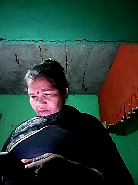 Manavi x online show from February 18, 2:35 pm