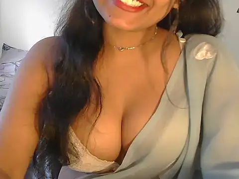 Snapshot of hottest_mahii chatting on February 4, 4:51 am hottest mahii online show from February 4, 4:51 am