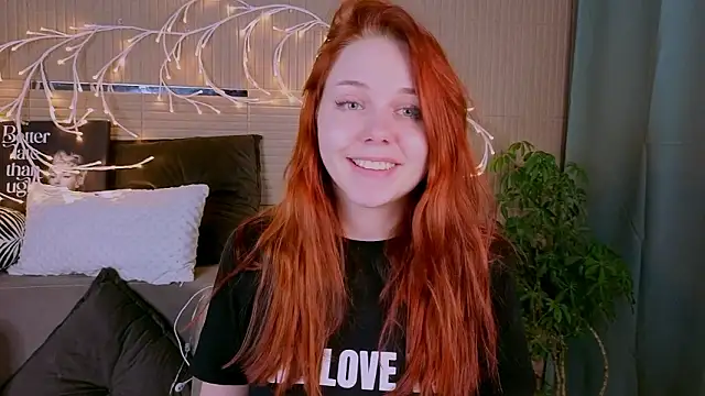 Snapshot of PollyVinice chatting on February 11, 2:00 pm PollyVinice online show from February 11, 2:00 pm