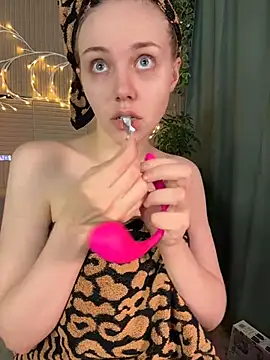 Snapshot of PollyVinice chatting on July 1, 6:51 pm PollyVinice online show from July 1, 6:51 pm