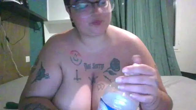 Snapshot of PirateXL chatting on June 8, 1:28 am PirateXL online show from June 8, 1:28 am