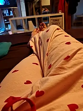 Snapshot of Horny_mummy chatting on February 8, 7:45 am Horny mummy online show from February 8, 7:45 am