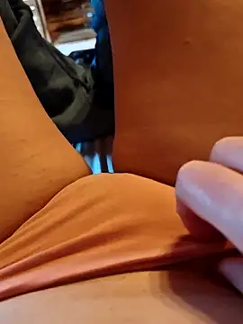 Snapshot of Horny_mummy chatting on February 24, 3:32 pm Horny mummy online show from February 24, 3:32 pm