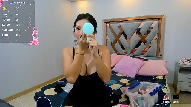 Snapshot of LunaJohansson chatting on October 3, 12:13 pm LunaJohansson online show from October 3, 12:13 pm