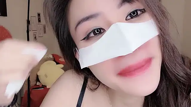 MaiLiiil online show from November 6, 2:40 pm