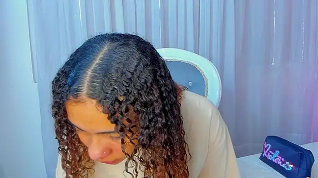 Snapshot of Emma_Carteer chatting on October 25, 3:07 pm Emma Carteer online show from October 25, 3:07 pm
