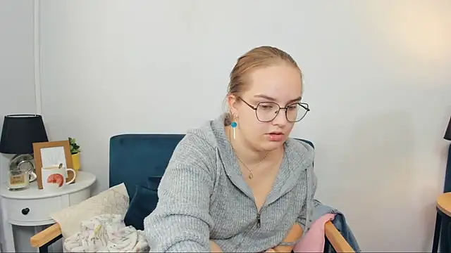 AliceCrazy69 online show from September 17, 6:26 am