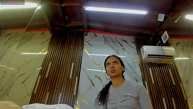 VictoriaDuart online show from November 30, 5:50 pm