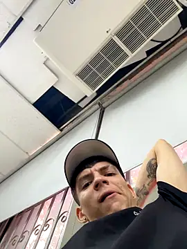 Snapshot of Luck__090 chatting on October 9, 6:17 pm Luck  090 online show from October 9, 6:17 pm