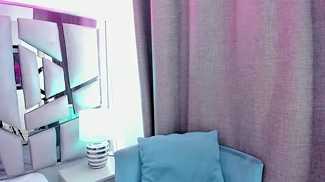 Snapshot of _valeria_saenz_ chatting on July 13, 1:58 pm valeria saenz online show from July 13, 1:58 pm