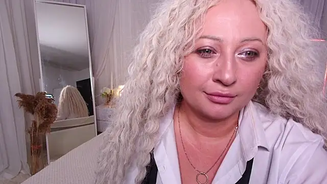 Lilit 1Love online show from September 27, 4:45 pm