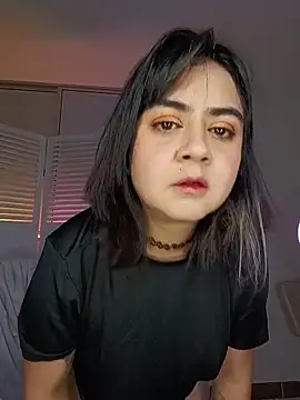 Snapshot of LylaVixxen chatting on November 8, 6:13 am LylaVixxen online show from November 8, 6:13 am