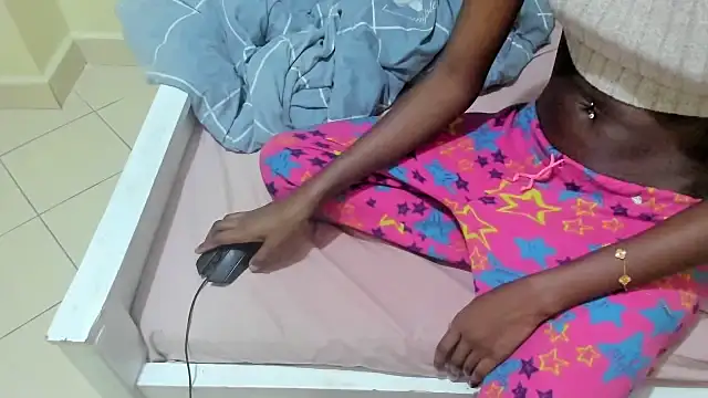 mapeees online show from December 2, 12:05 am