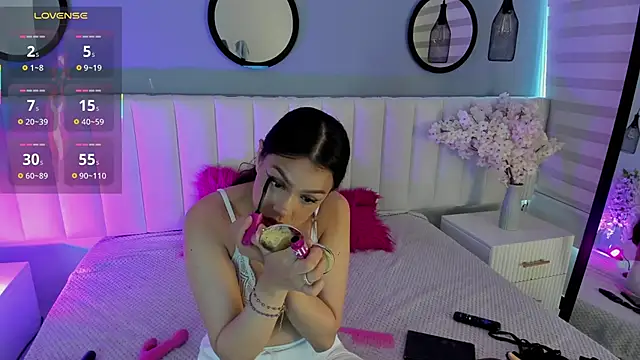 Mila Hank  online show from December 3, 12:25 pm