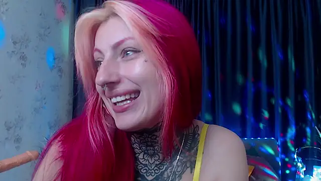 Snapshot of Nina_Blum_ chatting on October 27, 6:28 am Nina Blum online show from October 27, 6:28 am