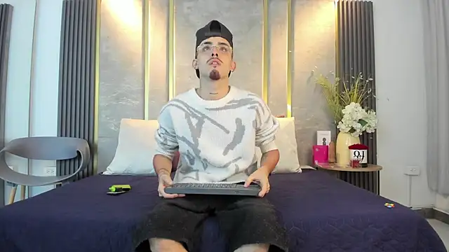 Snapshot of NikoStone_ chatting on June 16, 4:26 am NikoStone online show from June 16, 4:26 am