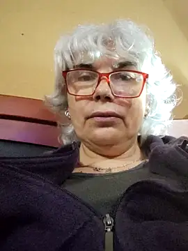 Snapshot of Lady_Silver chatting on October 28, 12:58 am Lady Silver online show from October 28, 12:58 am