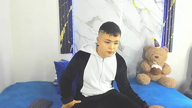 christopher Hot online show from June 6, 2:38 am