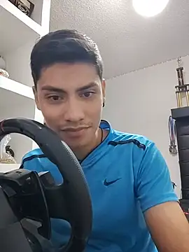aispuro8505 online show from August 4, 7:33 am