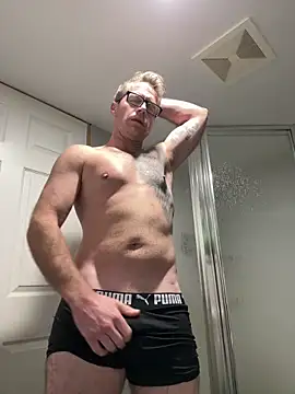 DILFiGuess11 online show from November 17, 9:09 pm