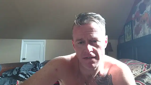DILFiGuess11 online show from May 30, 8:50 pm