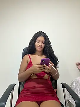 Snapshot of larajuli chatting on February 24, 12:19 am larajuli online show from February 24, 12:19 am