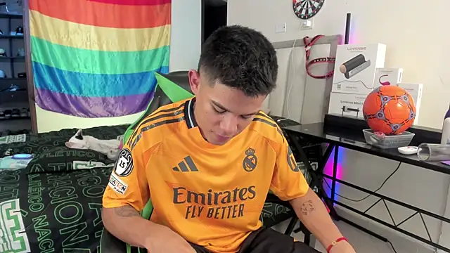 Snapshot of Jack_castell chatting on October 4, 4:05 pm Jack castell online show from October 4, 4:05 pm