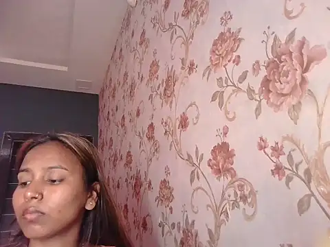 GlamGirl002 online show from April 1, 2:45 am