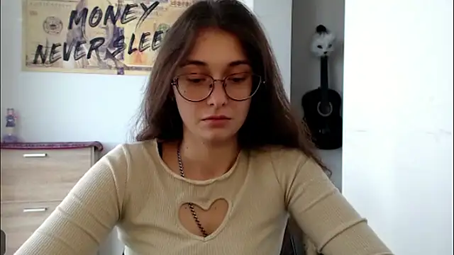 Snapshot of HotAnna2004 chatting on October 19, 10:49 am HotAnna2004 online show from October 19, 10:49 am