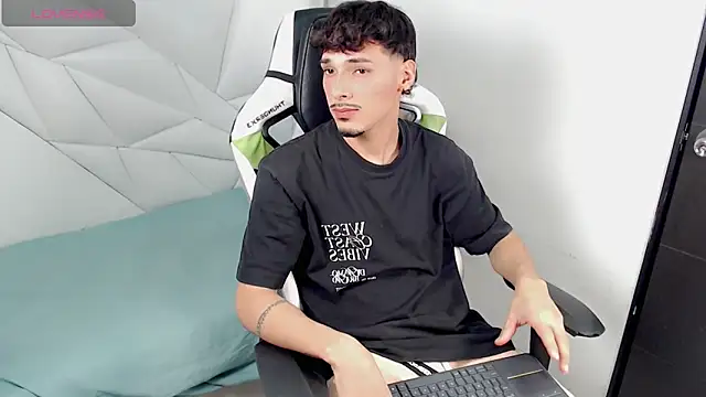 Snapshot of yankees_ chatting on November 16, 3:34 am yankees online show from November 16, 3:34 am