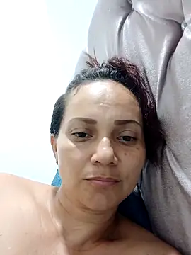 Snapshot of Amanda39 chatting on April 28, 2:27 am Amanda39 online show from April 28, 2:27 am