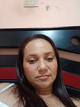 Snapshot of Amanda39 chatting on June 25, 5:23 am Amanda39 online show from June 25, 5:23 am