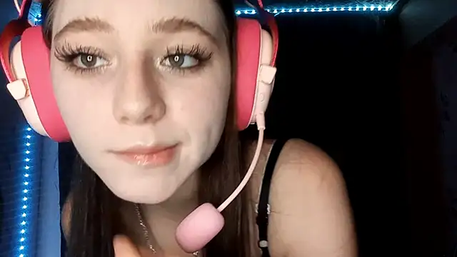 Sophiecuttie online show from October 11, 5:00 pm