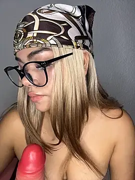 Dakota-Lona online show from March 12, 9:43 pm