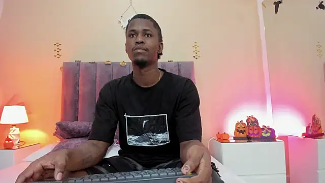 Snapshot of Kiaraa_y_Her_Crazy chatting on October 30, 7:14 pm Kiaraa y Her Crazy online show from October 30, 7:14 pm