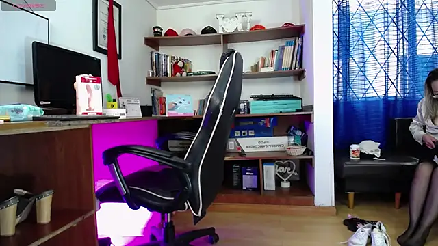 GretaVoss  online show from October 27, 7:07 pm