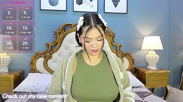 HatsaJones online show from January 13, 4:18 am