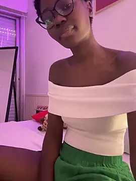 Snapshot of ebonysweetyy chatting on September 15, 1:22 pm ebonysweetyy online show from September 15, 1:22 pm