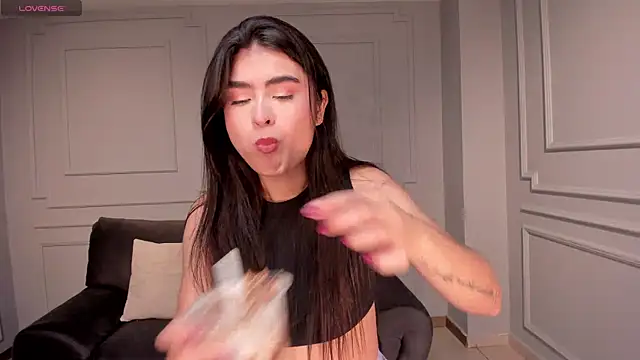 LucyWeiss  online show from October 6, 7:55 pm