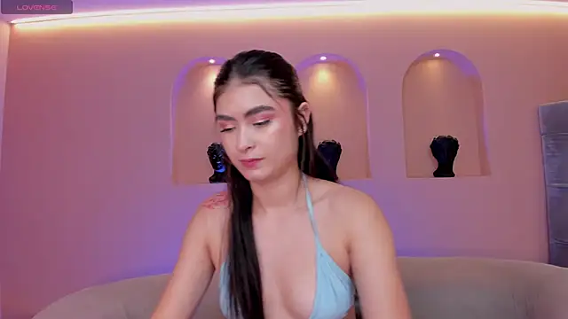 LucyWeiss  online show from October 16, 8:10 pm