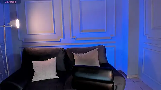 LucyWeiss  online show from November 7, 7:47 pm