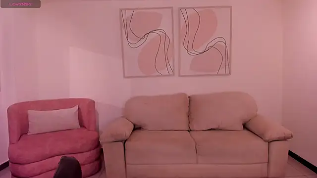 LucyWeiss  online show from November 20, 8:08 pm