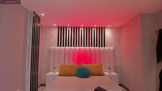 LucyWeiss  online show from December 20, 8:49 pm