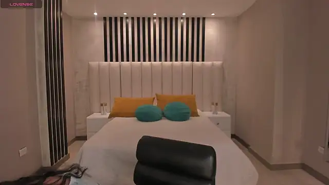 LaurentConnor online show from November 14, 3:38 am